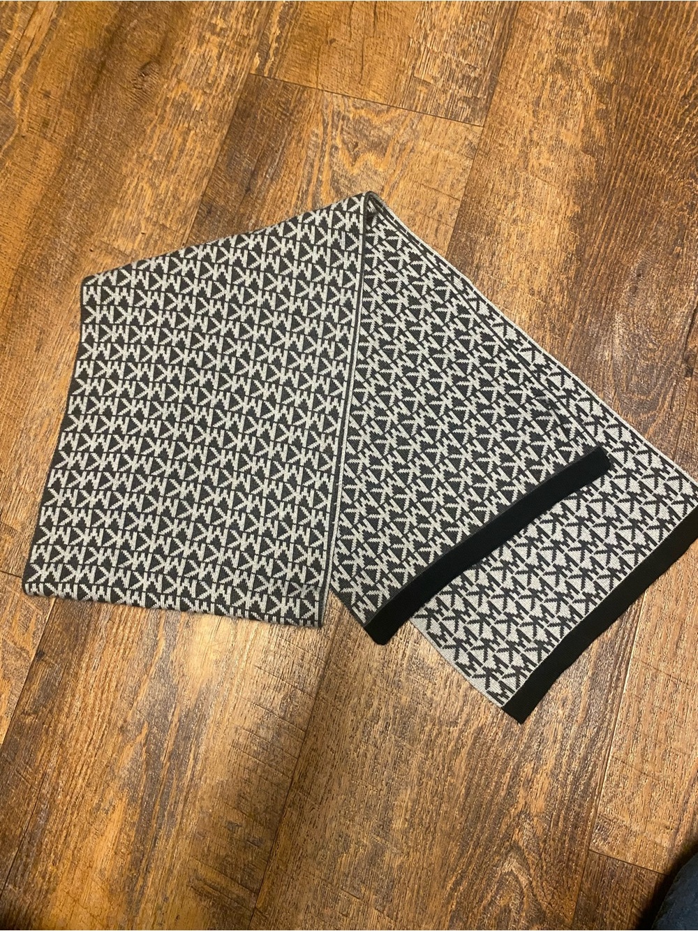 Michael Kors Monogram Logo Knit Scarf Cosy Fall Warm Winter